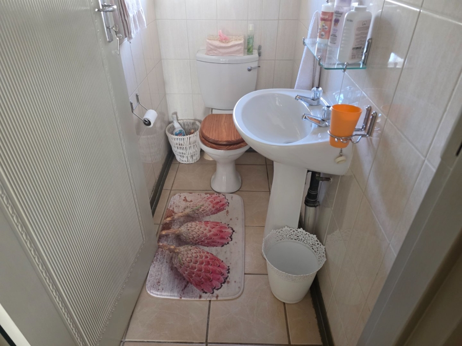 2 Bedroom Property for Sale in Langenhovenpark Free State